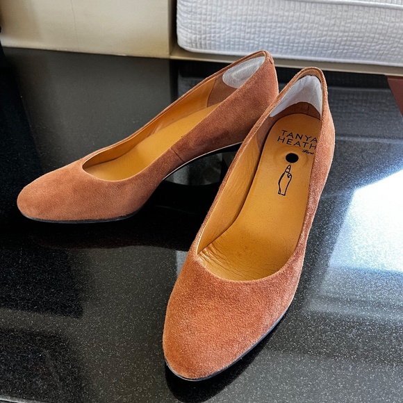 Tanya Heath "Sabine" Noisette Suede pumps with 2 set of heels. - Picture 3 of 14